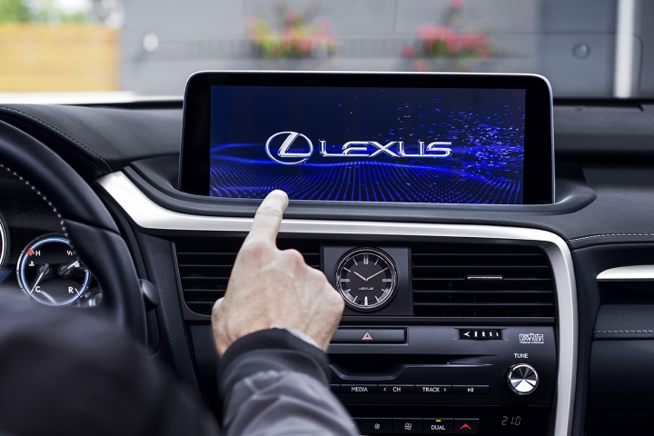 2021_Lexus_RX350_Touch_Screen_Display