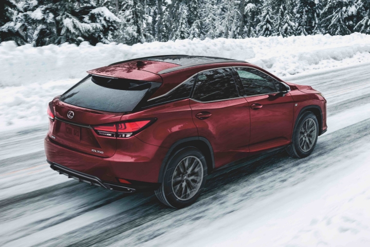 2021_Lexus_RX350_Snow_Driving