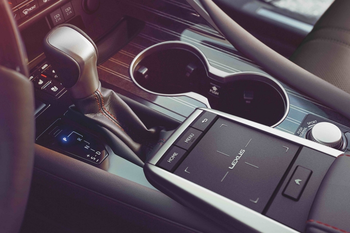 2021_Lexus_RX450h_Shifter