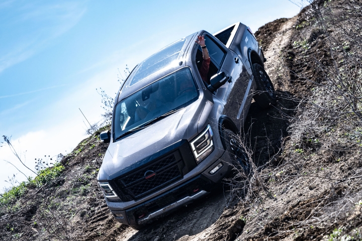 2021_Nissan_Titan_off_road