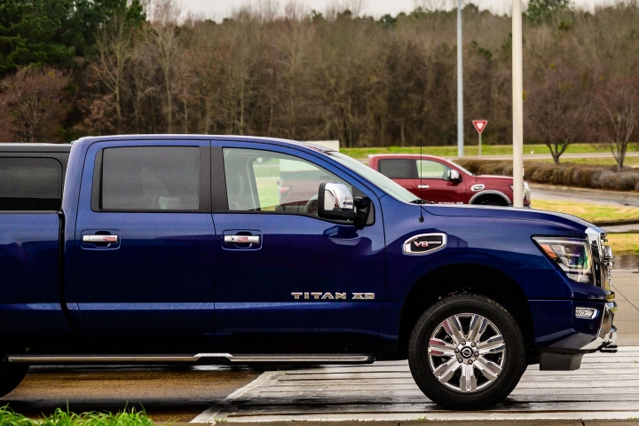 2021_Nissan_Titan_blue