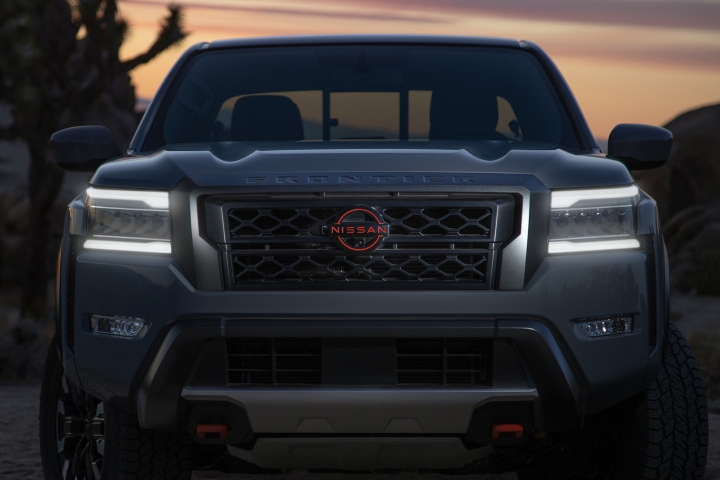 Nissan_Frontier_2022_Grille