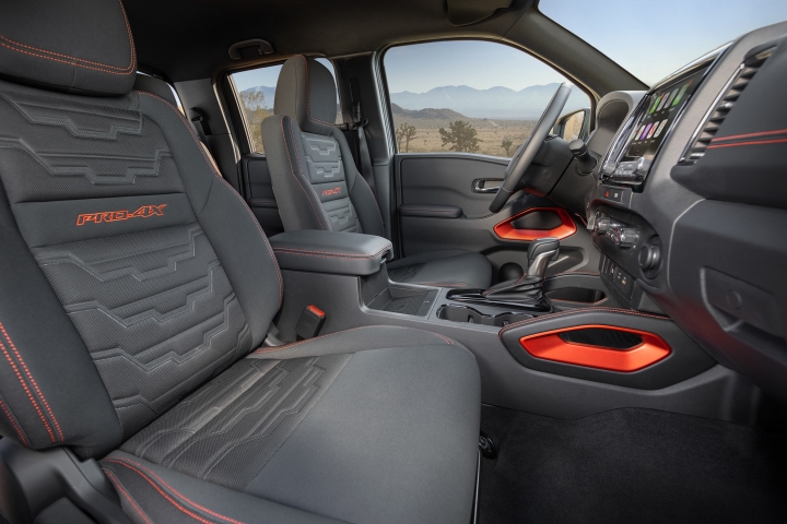 Nissan_Frontier_2022_Interior