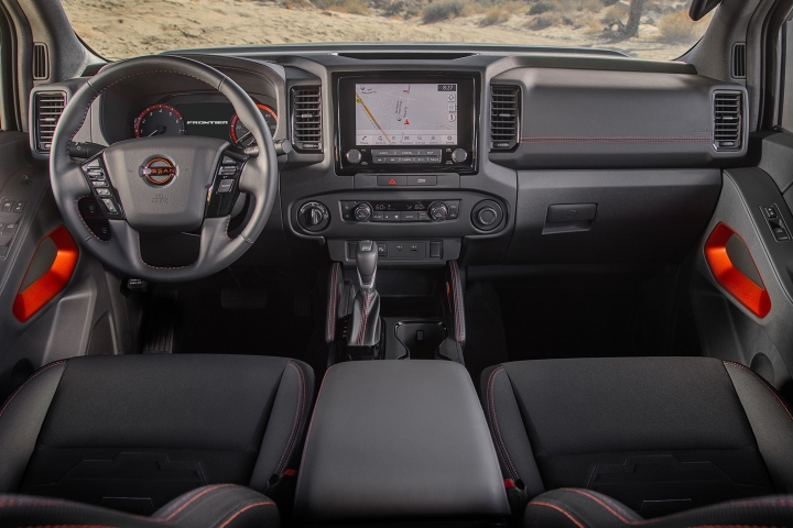 Nissan_Frontier_2022_Interior_View