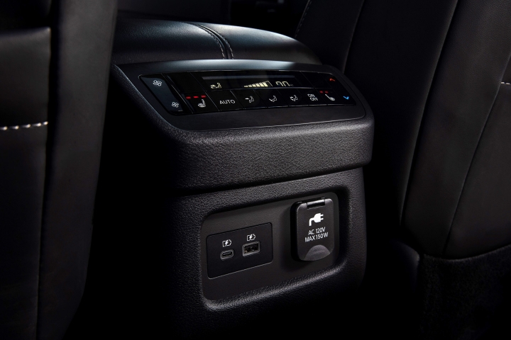 2022_Nissan_Pathfinder_Center_Console