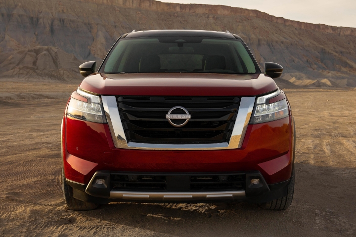 2022_Nissan_Pathfinder_Front