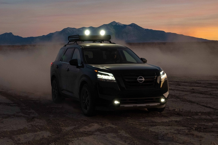 2022_Nissan_Pathfinder_Night_Drive