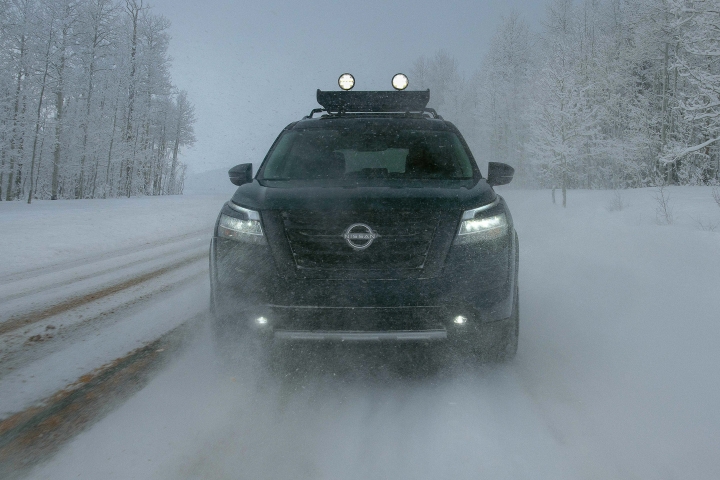 2022_Nissan_Pathfinder_Winter_Drive