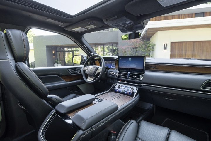 Lincoln Navigator Interior