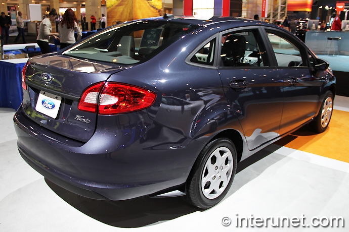 ford-fiesta-sedan-2011