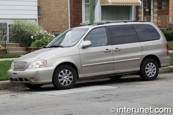 Kia-Sedona-2005