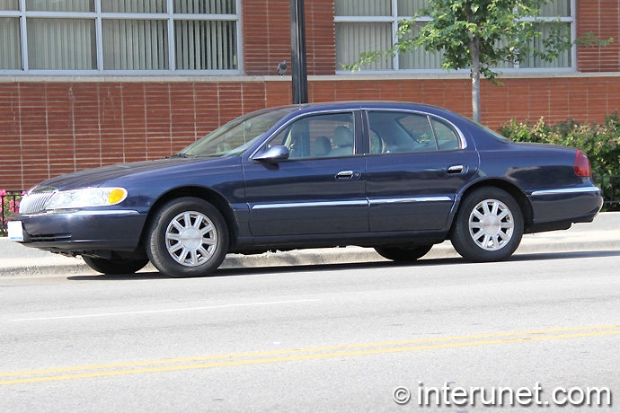 Lincoln-Continental-2002