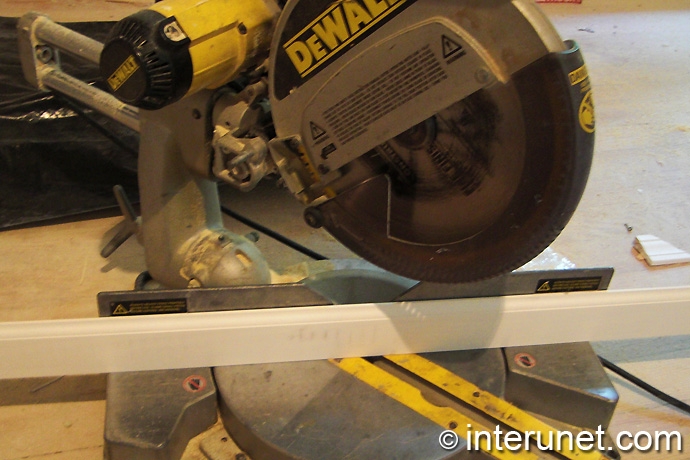 baseboards installation cutting-baseboard-with-miter-saw