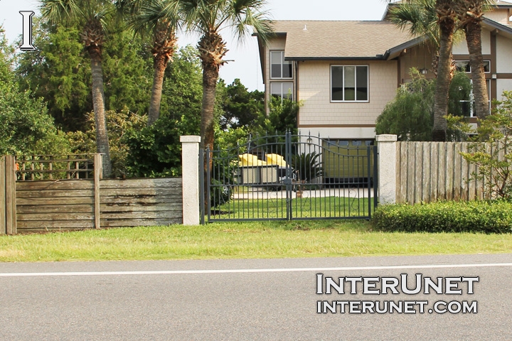 horizontal-and-vertical-wood-fence-with-metal-gates-combination