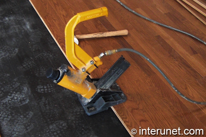 hardwood floors installation solid-prefinished-hardwood-floors-installation