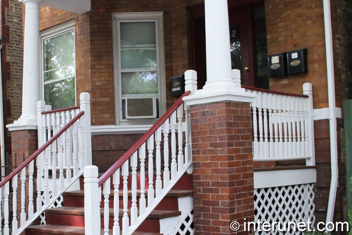 wood-front-porch-with-pillars