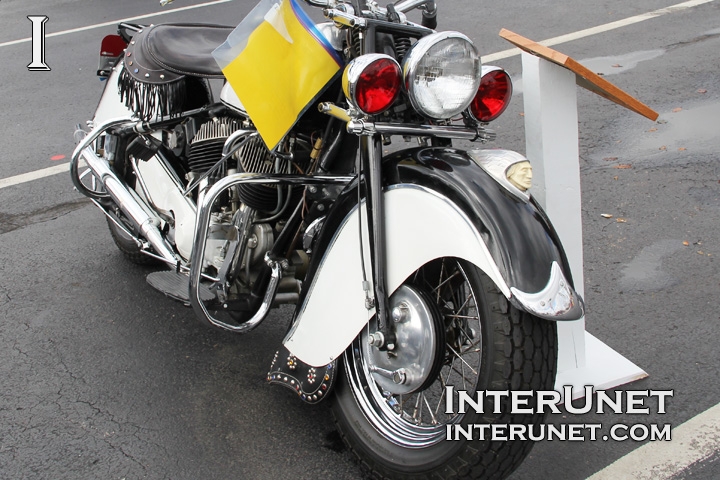 1946 Indian Chief 1946-Indian-Chief-fender-front-light