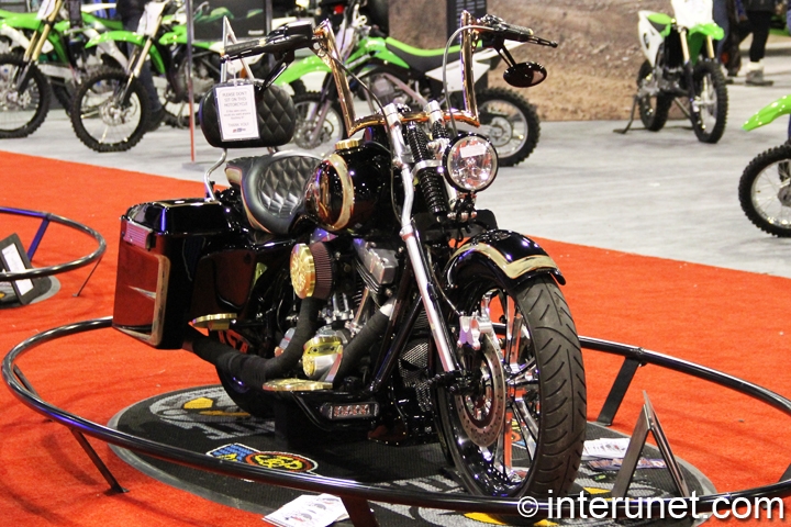 2009 Harley-Davidson Road King 2009-Harley-Davidson-Road-King-front-right-side-view