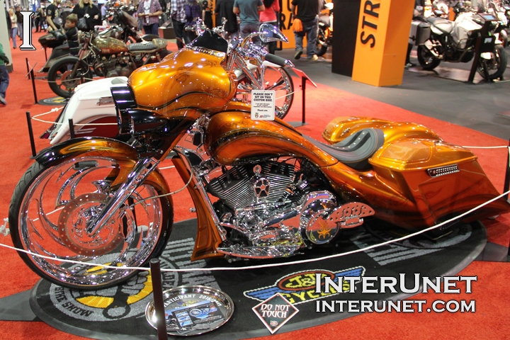 Harley-Davidson custom-2013-Harley-Davidson-FLHX