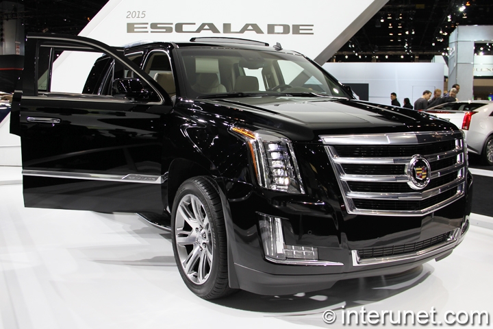 2015-Cadillac-Escalade-front-side-view