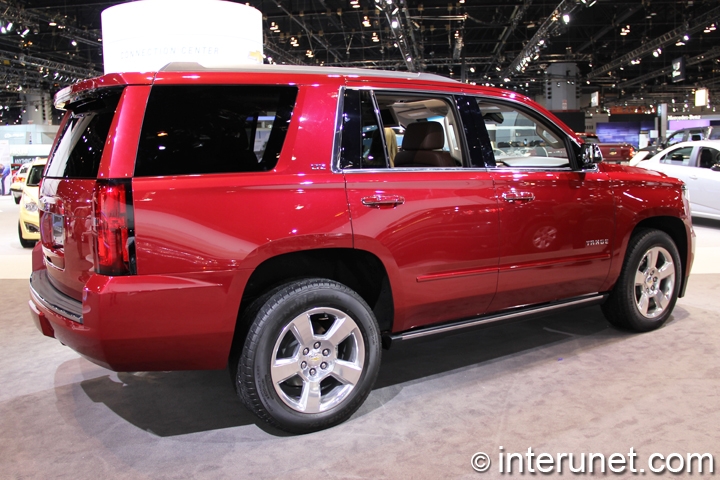 2015-Chevrolet-Tahoe-side-view