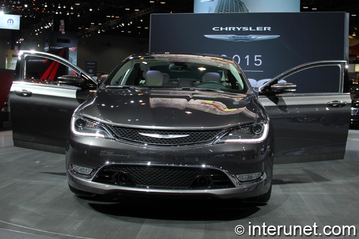 2015-Chrysler-200C-front-view