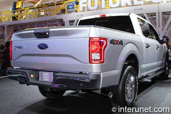 2015 Ford F-150 2015-Ford-F-150-rear-view