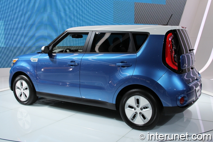 2015 Kia Soul EV 2015-Kia-Soul EV-rear-side view