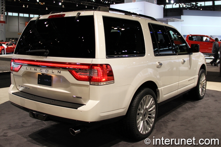 2015-Lincoln-Navigator-rear-side-view