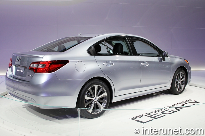 2015-Subaru-Legacy-rear-side-view