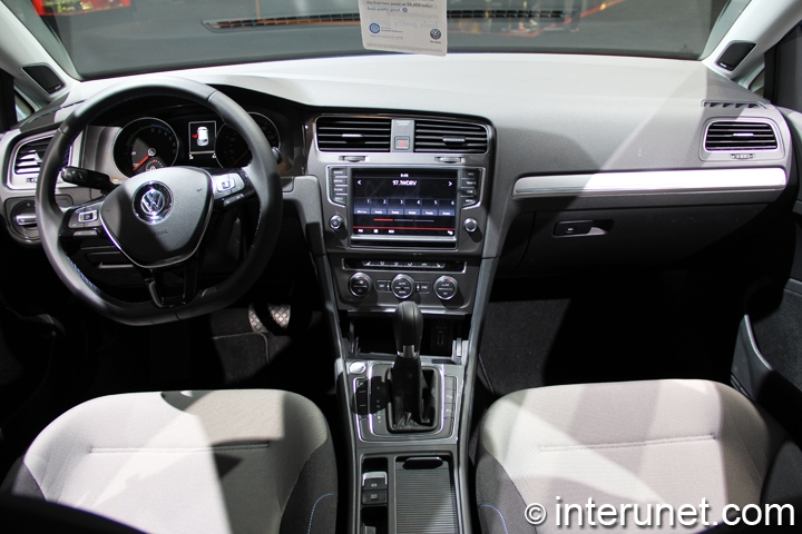 2015 Volkswagen Golf EV 2015-Volkswagen-Golf-EV-interior