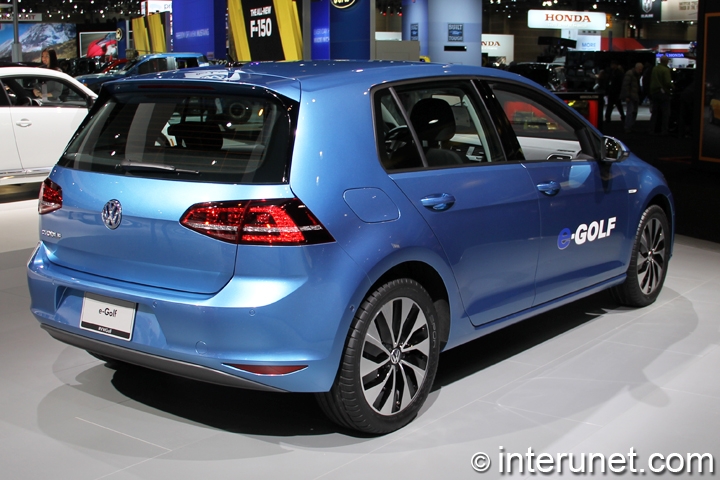 2015 Volkswagen Golf EV 2015-Volkswagen-Golf-EV-rear-side-view