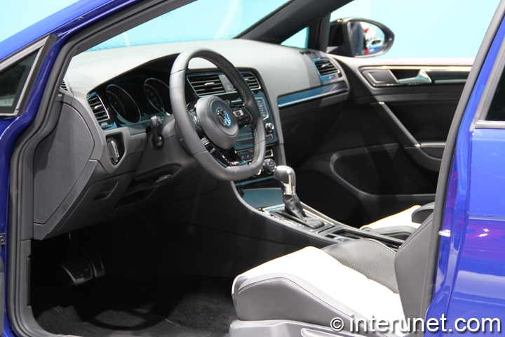 2015 Volkswagen Golf R  2015-Volkswagen-Golf-R-interior