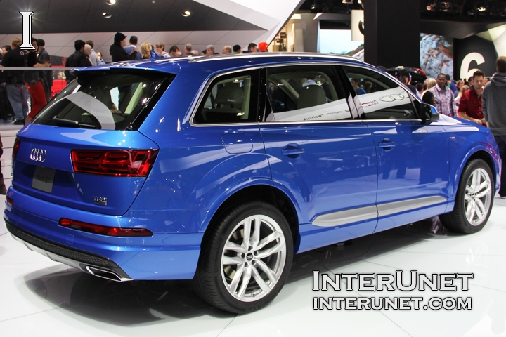 2016 Audi Q7 2016 Audi Q7 rear side