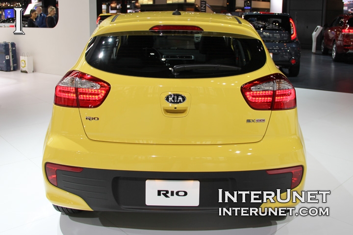 2016-Kia-Rio-Hatchback-rear