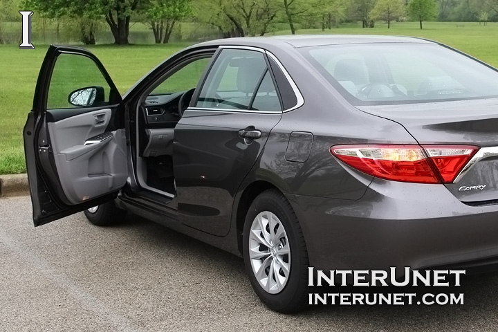 2016 Toyota Camry 2016-Toyota-Camry-driver-door