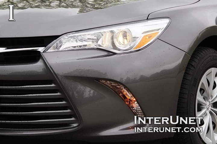 2016 Toyota Camry 2016-Toyota-Camry-front-lights-on
