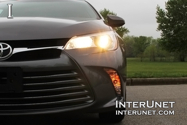 2016 Toyota Camry 2016-Toyota-Camry-turning-signal