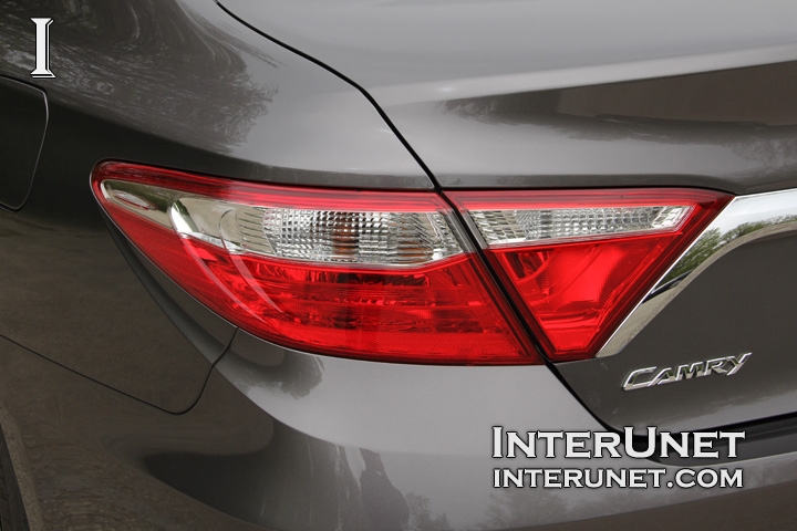 2016 Toyota Camry 2016-Toyota-Camry-taillight-left