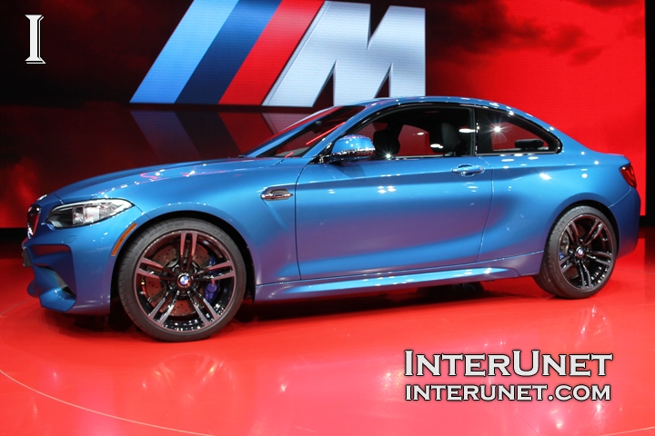 2017 BMW M2 Coupe 2017-BMW-M2-Coupe-side