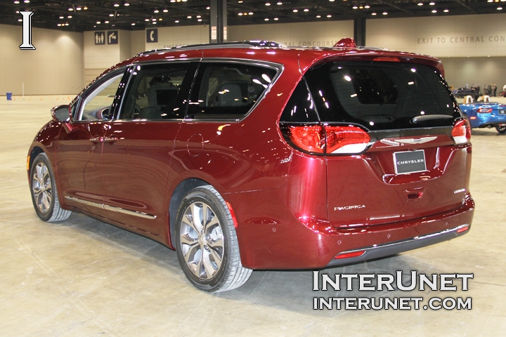 2017 Chrysler Pacifica Limited 2017-Chrysler-Pacifica-Limited-rear-side