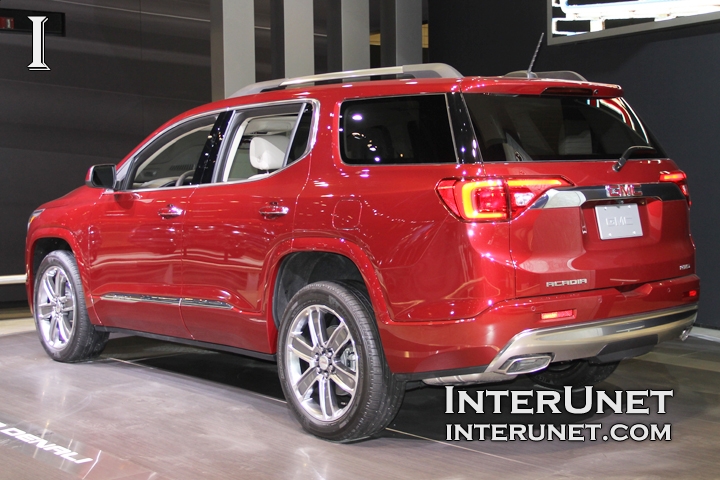 2017-GMC-Acadia-Denali-rear-side