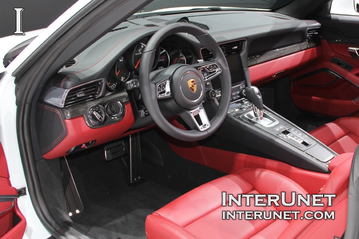 2017 Porsche 911 Turbo S 2017-Porsche-911-Turbo-S-inside-dash