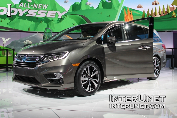 2018-Honda-Odyssey-front-doors-opened