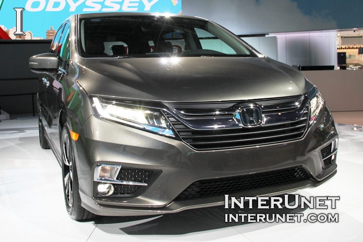 2018 Honda Odyssey 2018-Honda-Odyssey-front-right