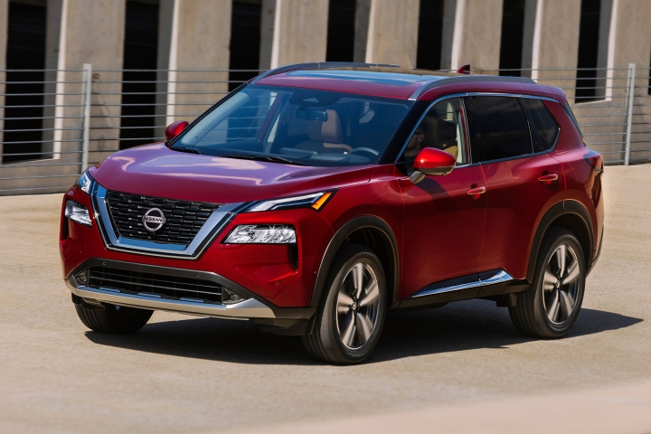 2021 Nissan Rogue Platinum AWD driving