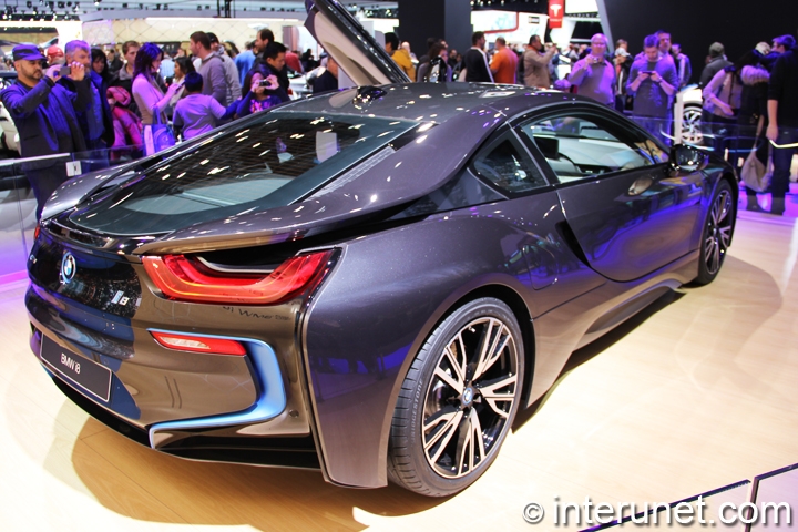 BMW i8 BMW-i8-rear-view