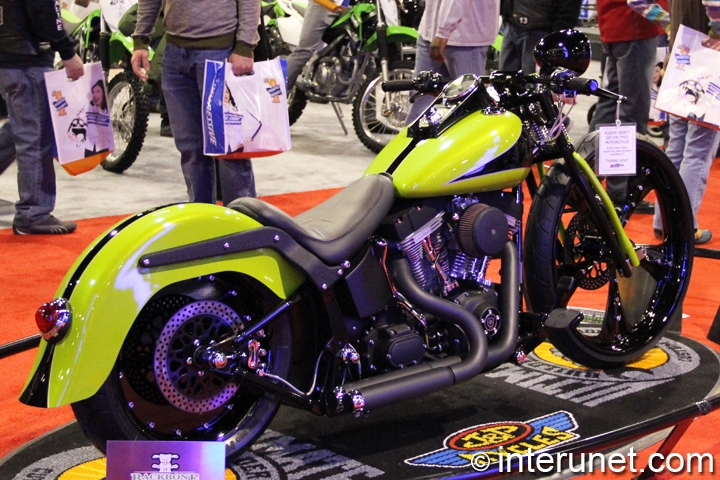 Retro Sexy - 2005 Harley-Davidson FXST Retro-Sexy-2005-Harley-Davidson-FXST-right-side-view