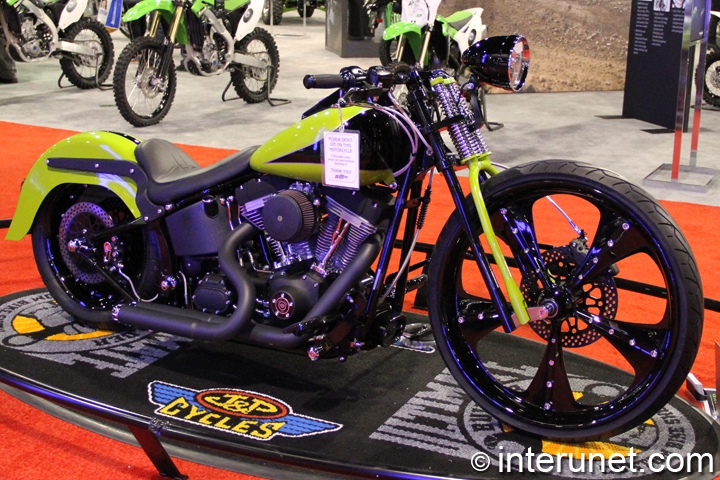 Retro Sexy - 2005 Harley-Davidson FXST Retro-Sexy-2005-Harley-Davidson-FXST