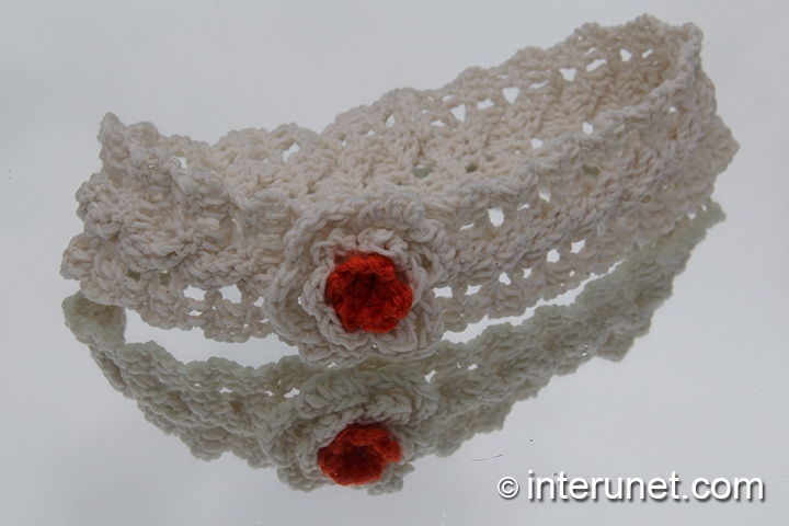 headband with a flower headband-crochet-pattern
